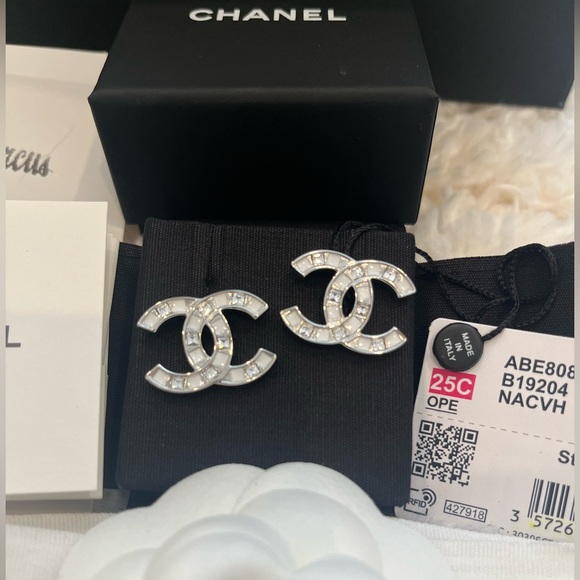 Chanel 15C White silver and Crystal cc logo earrings - NEW with TAGS & RECEIPT! - Picture 8 of 8